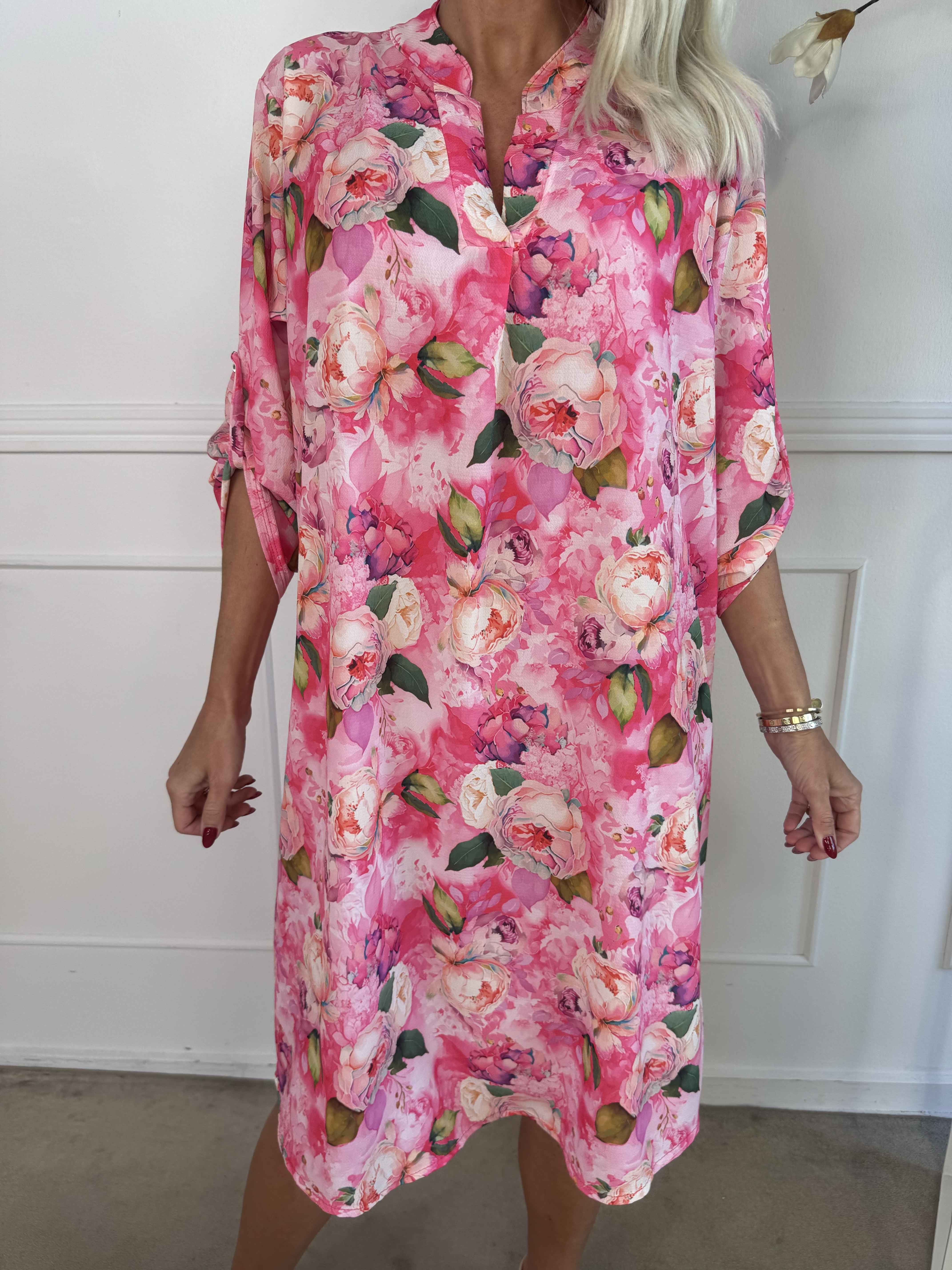 Vanesa Flower Dress - Klänning i lätt viskos med blommiga motiv